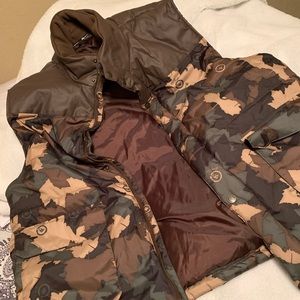 Mens camo LRG puffy vest